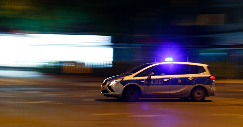 polizeiauto-berlin-einsatz-blaulicht-neu-social.jpg